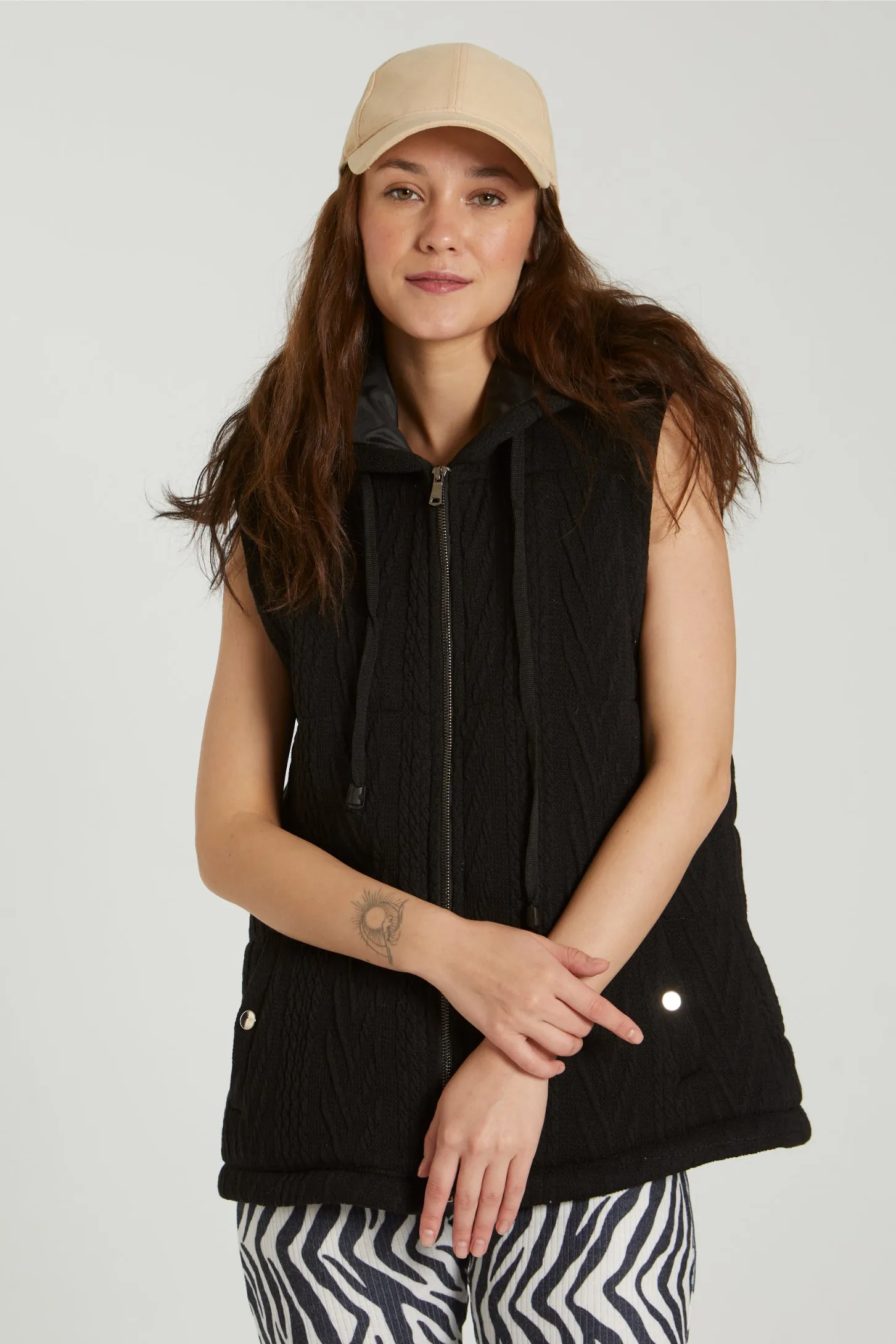 KNIT PUFFER VEST - BLACK