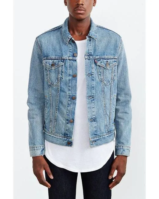 NWT-Levis 'The Trucker' Light Stonewash Jacket - Size M