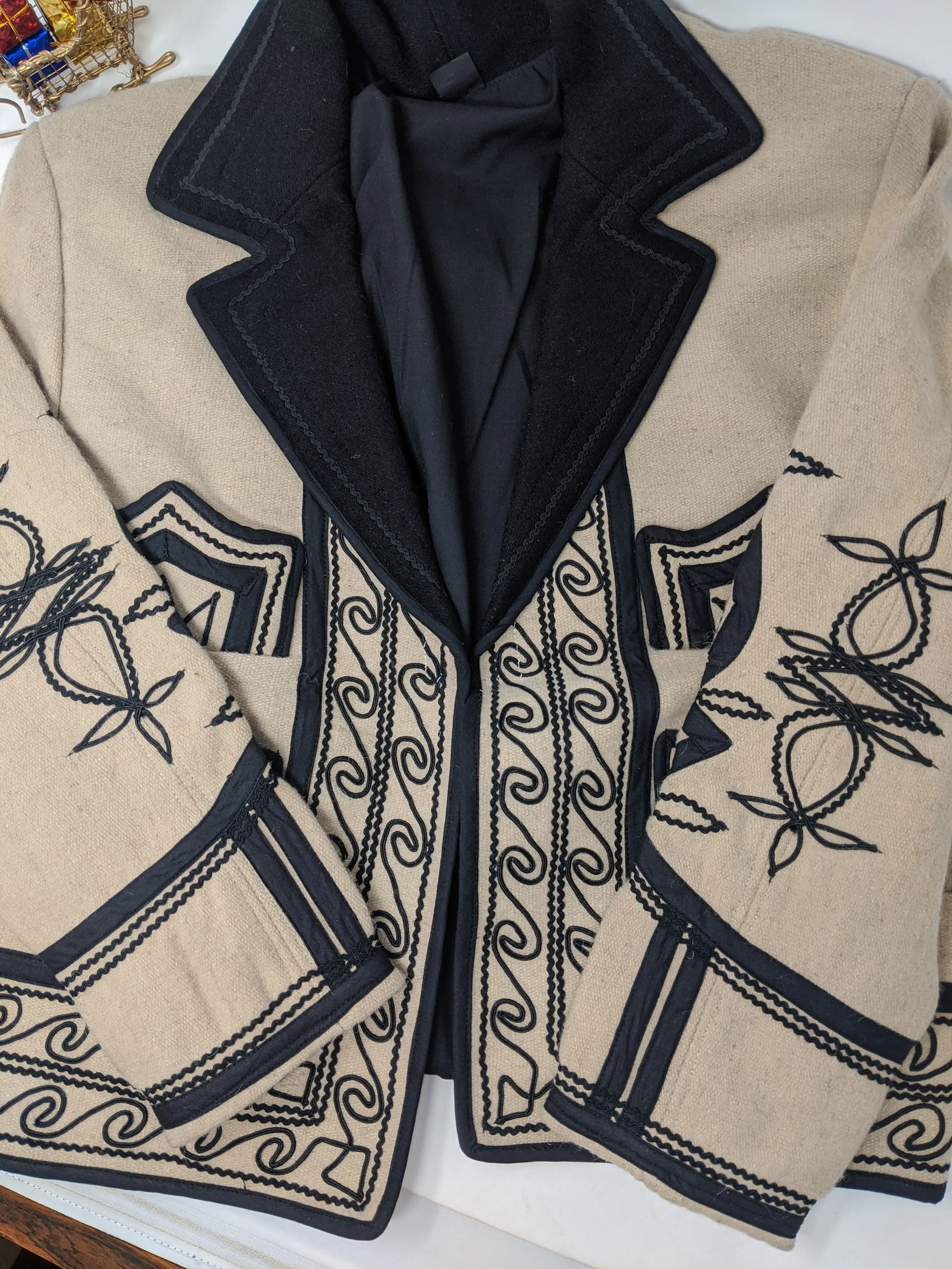 TRADITIONAL SOLOLA WOOL JACKET sz S